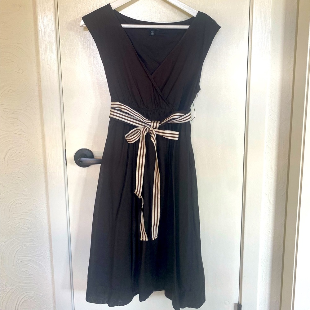 Vintage Banana Republic Dress. Dark Brown w striped belt. Size 6P
